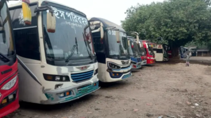 চাঁদা বিরোধে চাঁপাইনবাবগঞ্জে বাস চলাচল বন্ধ, দুটি শ্রমিক ইউনিয়নের সংঘাত