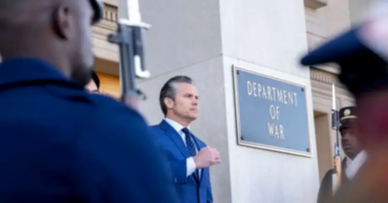 মার্কিন প্রতিরক্ষা মন্ত্রণালয়ে বড় রদবদল: কী ঘটছে?