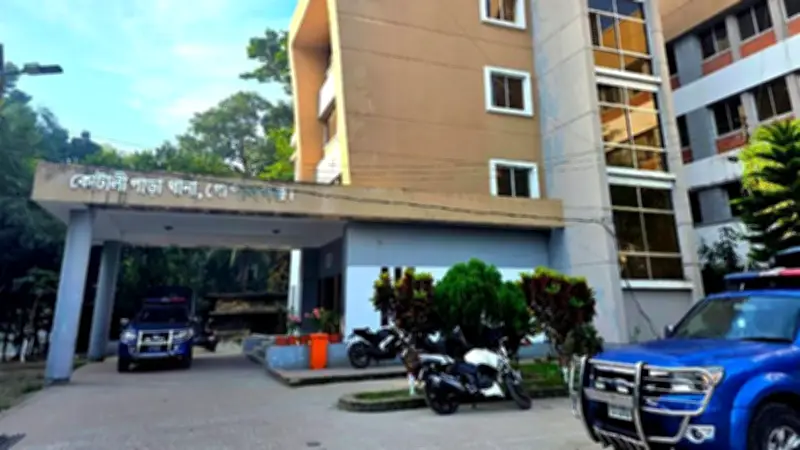 ব্যবসায়ীকে তুলে নেওয়ার চেষ্টা, ৪ ডাকাতকে পুলিশে দিল জনতা