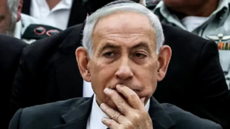 পোশাকে ফিরছে পুরনো দিনের রাজকীয় ছোঁয়া