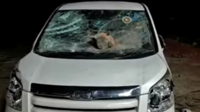 নেত্রকোনায় এমপি মাছুম মোস্তফার গাড়ি ভাঙচুর, অবরুদ্ধ