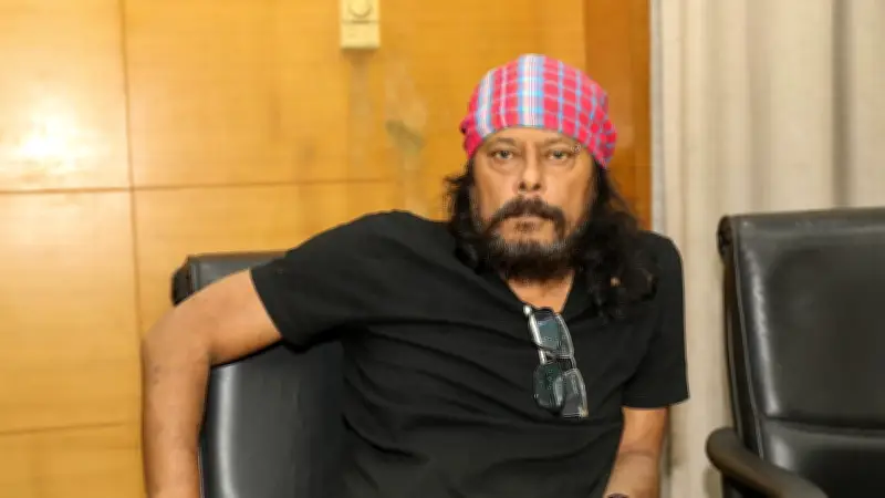 গ্রিনরুমে জেমসের আড্ডা, মঞ্চে সম্মাননা স্মারক গ্রহণ