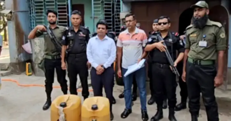 বড়াইগ্রামে ভাড়া বাসার শৌচাগার থেকে ১০৮ লিটার ডিজেল জব্দ