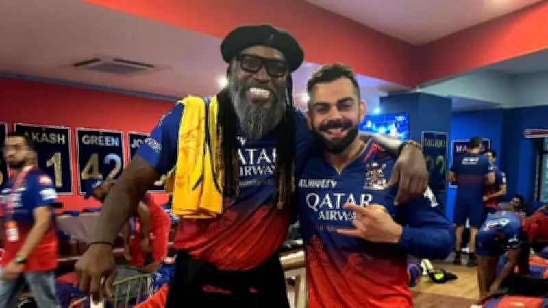 আইপিএলে ৩০০ ছক্কা: কোহলি গেইল-রোহিত ক্লাবে