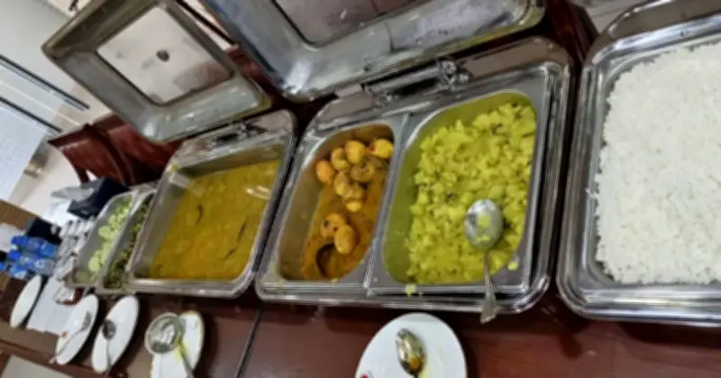 প্রধানমন্ত্রীর সাদামাটা মধ্যাহ্নভোজ: সংযমের নতুন বার্তা