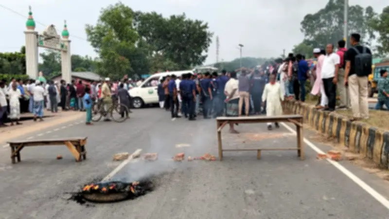 রাউজানে বিএনপি কর্মী হত্যায় লাশ নিয়ে সড়ক অবরোধ, বিচার দাবি