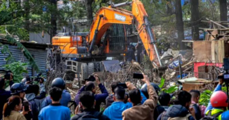 কাঠমান্ডুতে নদীর তীরে বসতি উচ্ছেদ শুরু, সমালোচনার মুখে সরকার