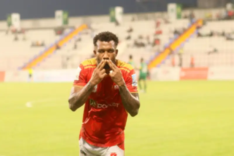 বসুন্ধরা কিংস আবাহনীকে পেছনে ফেলে লিগের শীর্ষে