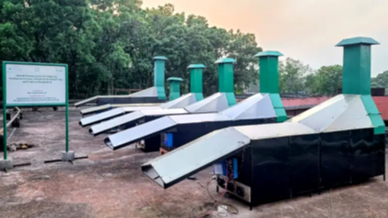 বাকৃবির হাইব্রিড ড্রায়ারে নিরাপদে শুকানো যাবে মাছ-সবজি-ফল