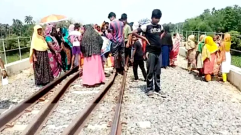 ট্রেনে কাটা পড়লেন মা, কোল থেকে ছিটকে পড়ে শিশুর মৃত্যু