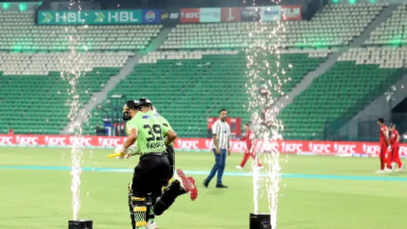 পিএসএল ফাইনালে দর্শক ফিরছেন গ্যালারিতে