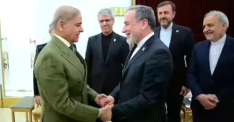 ইরানের পররাষ্ট্রমন্ত্রী আরাগচির পাকিস্তান সফর: দ্বিপাক্ষিক সম্পর্ক ও আঞ্চলিক নিরাপত্তা আলোচনা