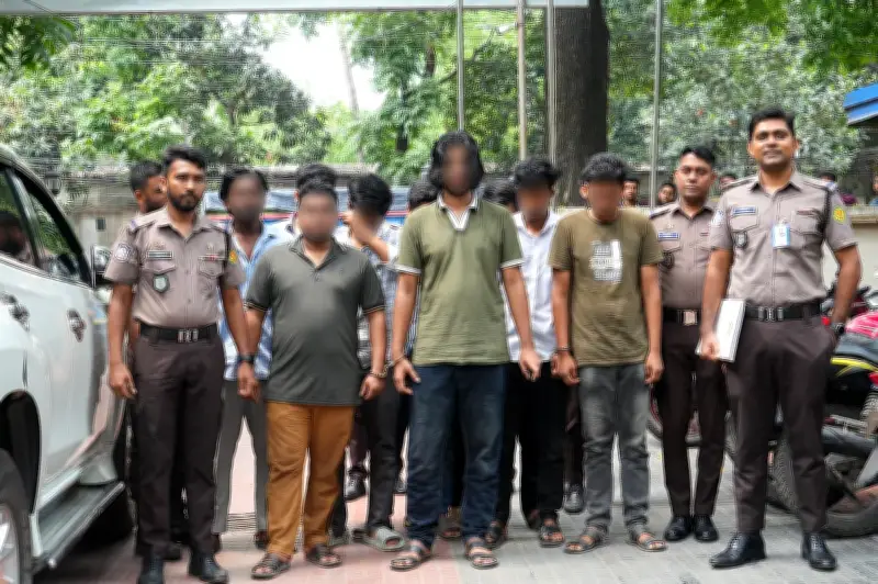 এআই ডিপফেক ভিডিও বানিয়ে যৌন ওষুধ বিক্রি, গ্রেপ্তার ১০