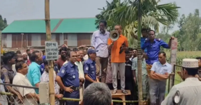 পঞ্চগড়ে জ্বালানি তেল বিতরণে শৃঙ্খলা ফেরাতে গিয়ে ইউএনও হামলার শিকার