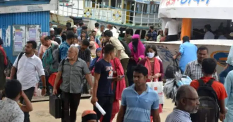 জীবিকার সন্ধানে ঢাকায় আসছে হাজারো মানুষ, বাড়ছে নগরীর চাপ