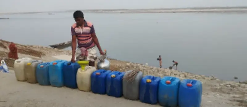যমুনা-হুরাসাগরের পানি বিক্রি করে জীবিকা নির্বাহ করছেন অনেকে