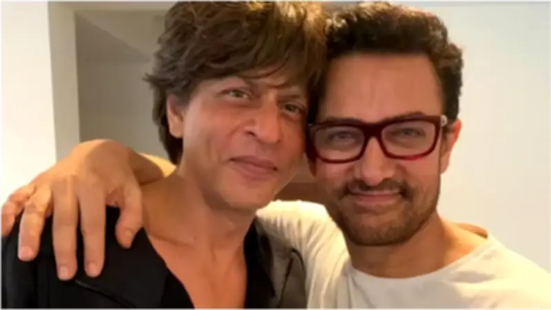 আমির খান শাহরুখের সিনেমা দেখে অঝোরে কেঁদেছিলেন