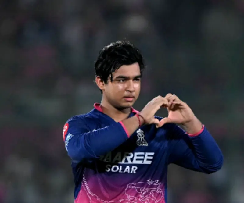 আইপিএলে রেকর্ডের বন্যায় ভেসে গেল বোলাররা