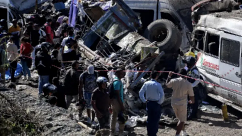 কলম্বিয়ায় সড়কে বোমা বিস্ফোরণে নিহত ১৪, আহত ৩৮