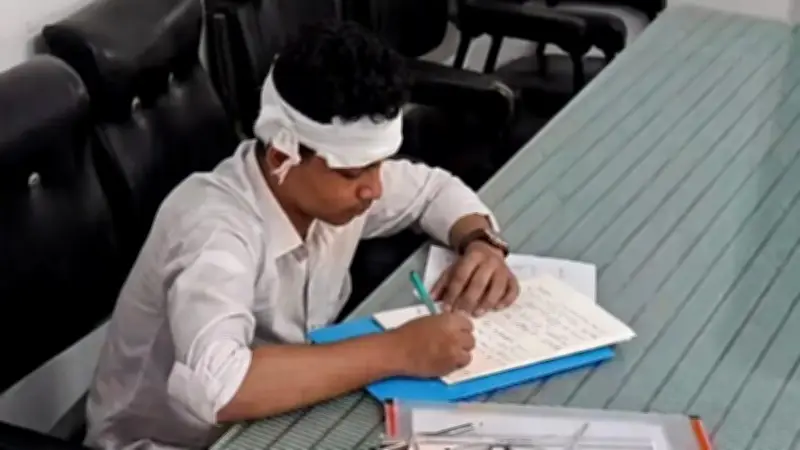 এসএসসি পরীক্ষায় ফ্যানের ব্লেড মাথায় পড়ে শিক্ষার্থী আহত