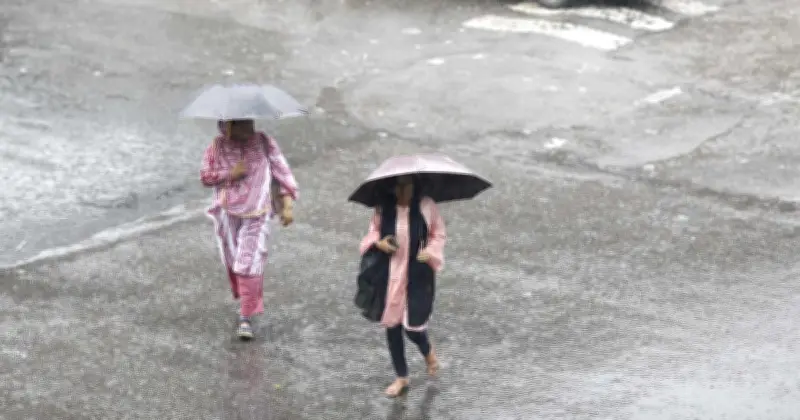 দীর্ঘ তাপপ্রবাহের পর অবশেষে রাজধানীতে বৃষ্টি, মিলল স্বস্তি