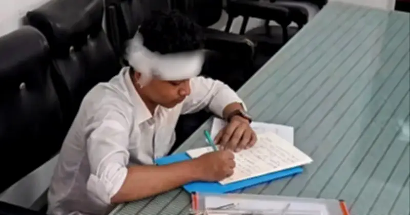 নোয়াখালীতে পরীক্ষার কক্ষে ফ্যান খুলে শিক্ষার্থী আহত