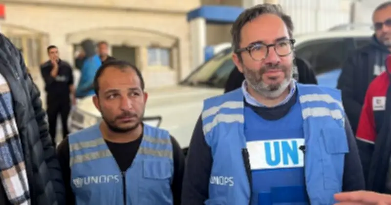 হরমুজ প্রণালি বন্ধ: সার সরবরাহে বিপর্যয়, মানবিক সংকটের আশঙ্কা