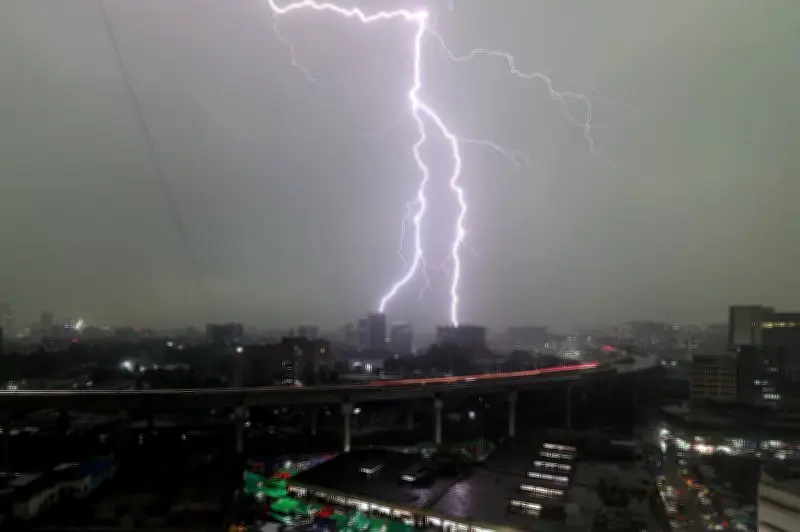 দেশের পাঁচ জেলায় বজ্রপাতে ১২ জনের মৃত্যু