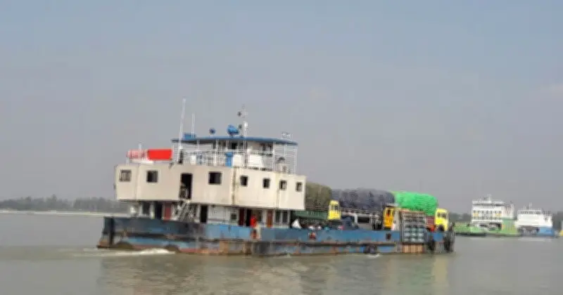 পাটুরিয়া-দৌলতদিয়া নৌরুটে ঝড়ে দেড় ঘণ্টা ফেরি চলাচল বন্ধ