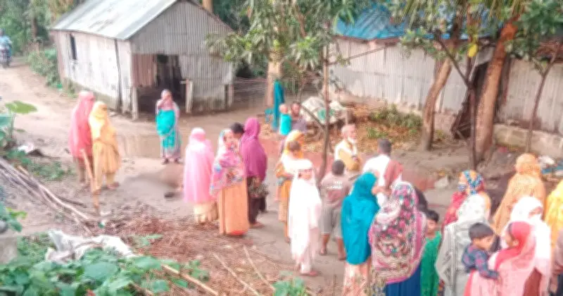 সিরাজগঞ্জে গরুর পাল সরাতে গিয়ে ট্রেনে কাটা পড়ে মালিকের মৃত্যু