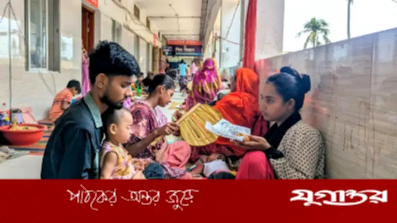 পাবনা হাসপাতালে শিশু ওয়ার্ডে শয্যা সংকট, মেঝেতেও রোগী