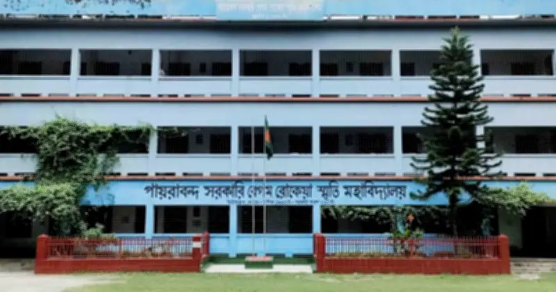 মোমবাতির আলোয় এসএসসি পরীক্ষা, কেন্দ্রসচিবের গাফিলতি নিয়ে ক্ষোভ