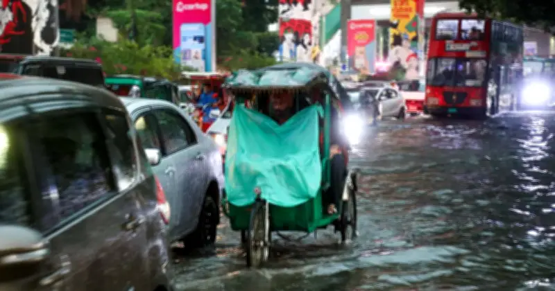 প্রচণ্ড গরমের পর টানা বৃষ্টিতে স্বস্তি, তবে জলাবদ্ধতায় নতুন দুর্ভোগ