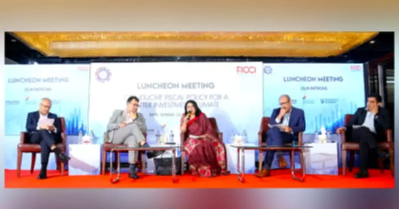 রাজস্ব নীতির অস্থিরতা বিনিয়োগের বড় বাধা: অর্থনীতিবিদ