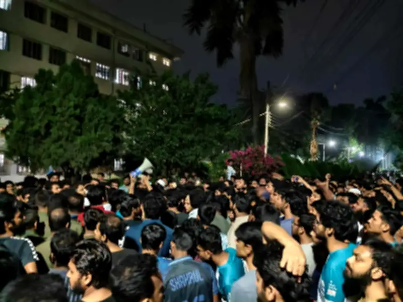 রুয়েটে দেয়াললিখন ও ব্যানার পোড়ানোকে কেন্দ্র করে উত্তেজনা