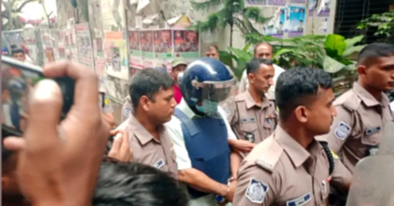 সাবেক সংসদ সদস্য মাসুদ উদ্দিন চৌধুরীকে আবারও তিন দিনের রিমান্ডে পাঠিয়েছে আদালত