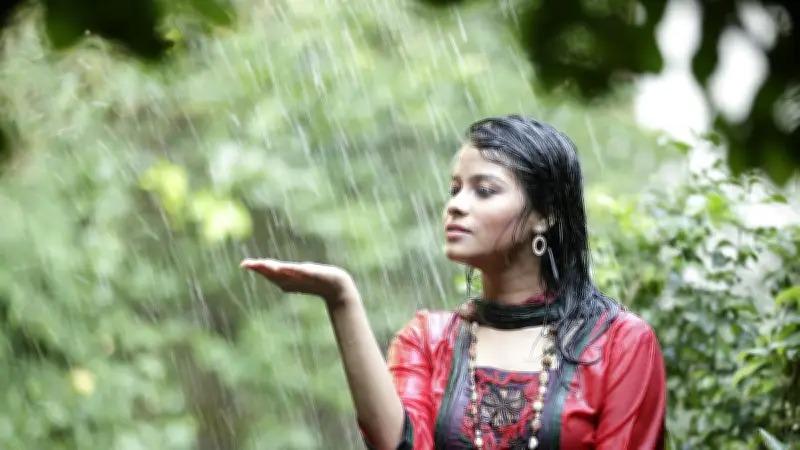 বৃষ্টিতে ভিজলেই ঠান্ডা লাগে? জেনে নিন আসল সত্য