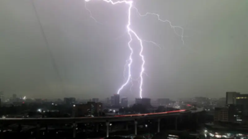 বাংলাদেশে বজ্রপাতে একদিনে ১৪ জনের মৃত্যু, উদ্বেগজনক প্রবণতা