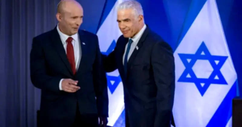 নেতানিয়াহুর চ্যালেঞ্জ: বেনেত-লাপিদের নতুন জোট
