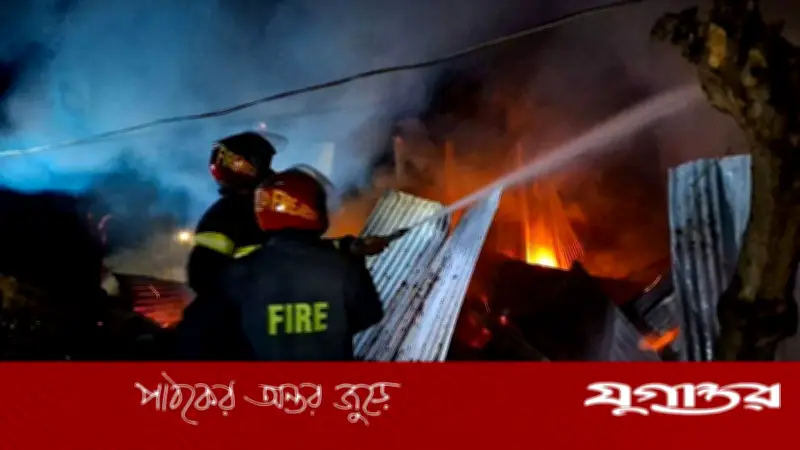 নরসিংদীতে প্রেমঘটিত বিরোধে কুপিয়ে জখম, বাড়িতে আগুন