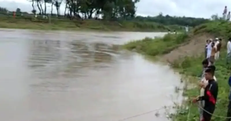 ফুলপুরে কংশ নদীতে গেজ রিডার নিখোঁজ, উদ্ধার কাজ চলছে
