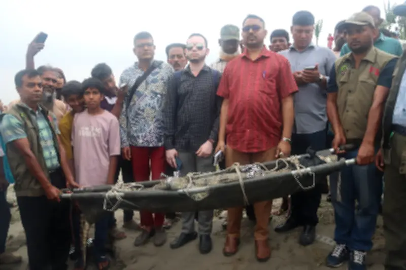 ফরিদপুরে জেলের বড়শিতে ধরা কুমির উদ্ধার করে খুলনায় পাঠানো হয়েছে