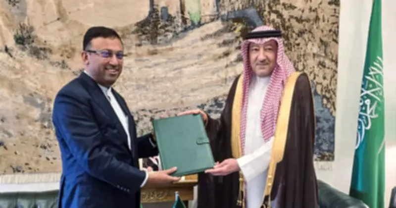 সৌদি আরবে হুমায়ুন কবিরের সঙ্গে সৌদি উপমন্ত্রীর সাক্ষাৎ