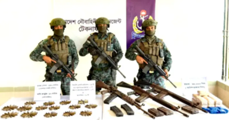 টেকনাফে নৌবাহিনীর অভিযানে বিপুল অস্ত্র-গোলাবারুদ ও ইয়াবা জব্দ