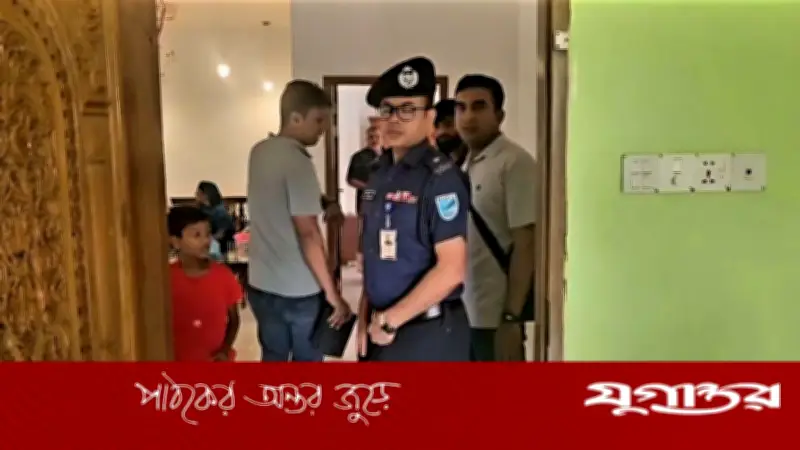 সাভারে অস্ত্রের মুখে জিম্মি করে স্বর্ণ ও নগদ টাকা লুট