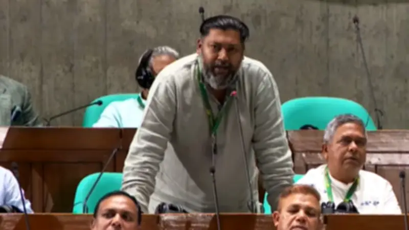 সংসদে হট্টগোল: জেনারেল মাসুদের বিরুদ্ধে তারেক রহমানের ‘কোমর ভেঙে’ দেওয়ার অভিযোগ