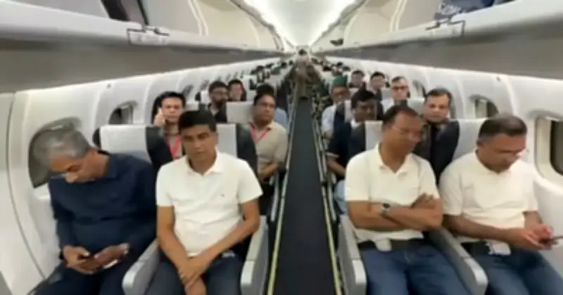 যশোর সফর শেষে ঢাকায় ফিরলেন প্রধানমন্ত্রী তারেক রহমান