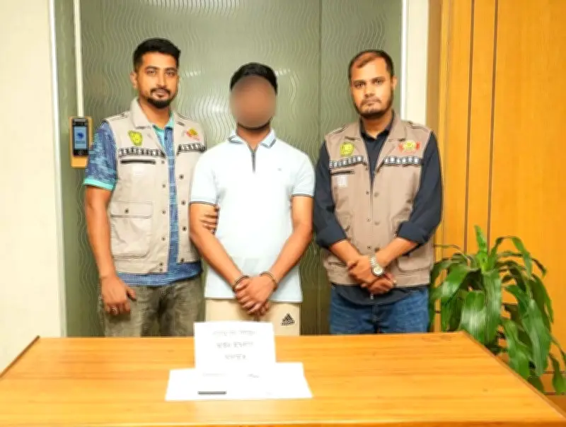 পর্নোগ্রাফি বিক্রি ও সরবরাহের অভিযোগে ডিবির জালে জাহিদ