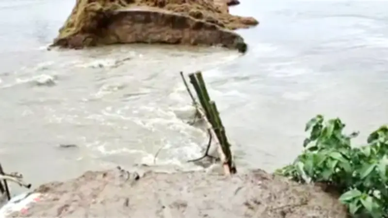 সুনামগঞ্জে পাহাড়ি ঢলে বাঁধ ভাঙন, ঢাকায় বজ্রবৃষ্টির সম্ভাবনা