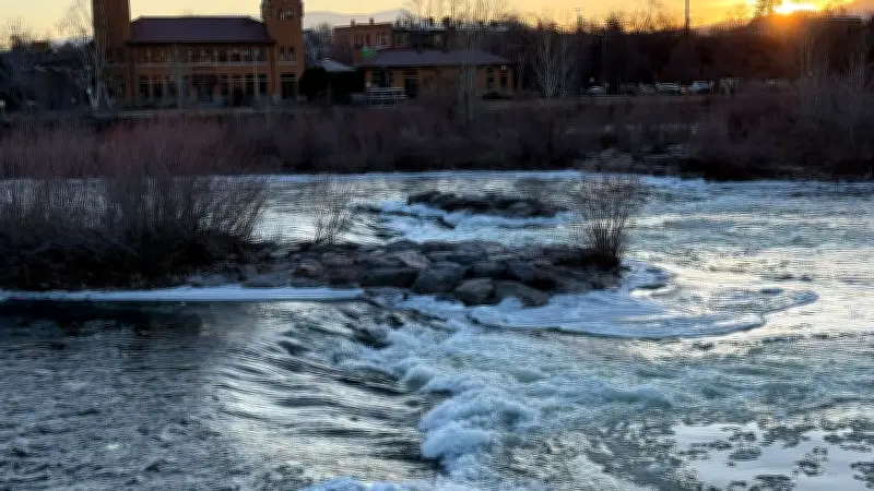 মিজুলার বরফ গলা নদী: প্রকৃতির চলমান কবিতা
